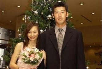 新山千春　黒田哲史　結婚　離婚　元旦那　野球選手　コーチ